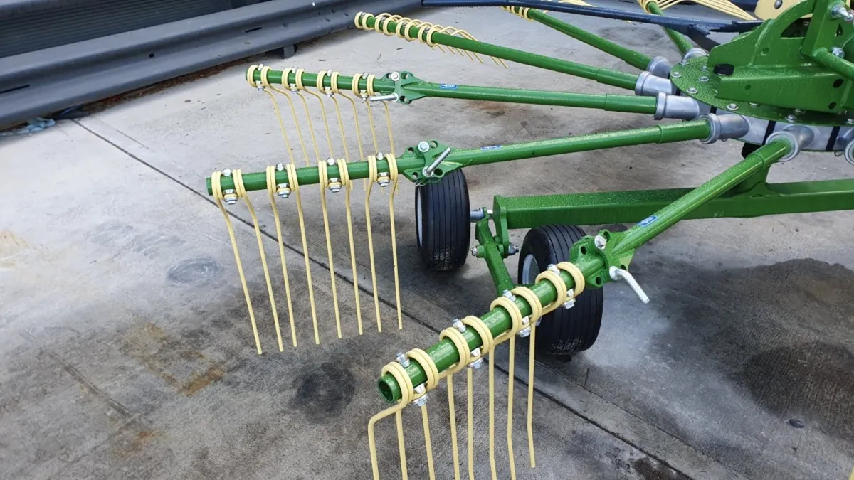 Krone S460 Single Rotor Rake - Image 4