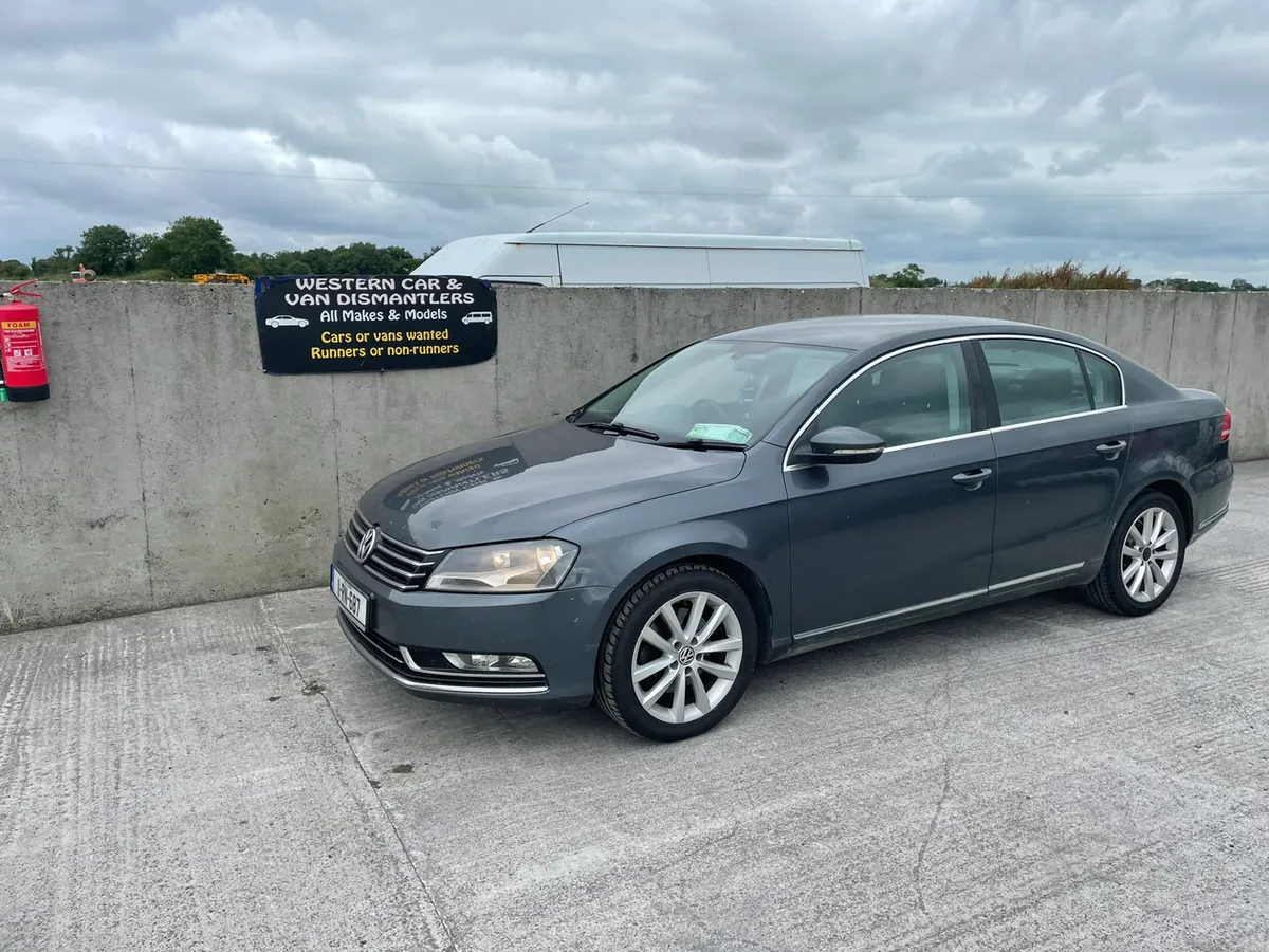 2011 vw Passat 1.6 tdi highline for dismantling - Image 1