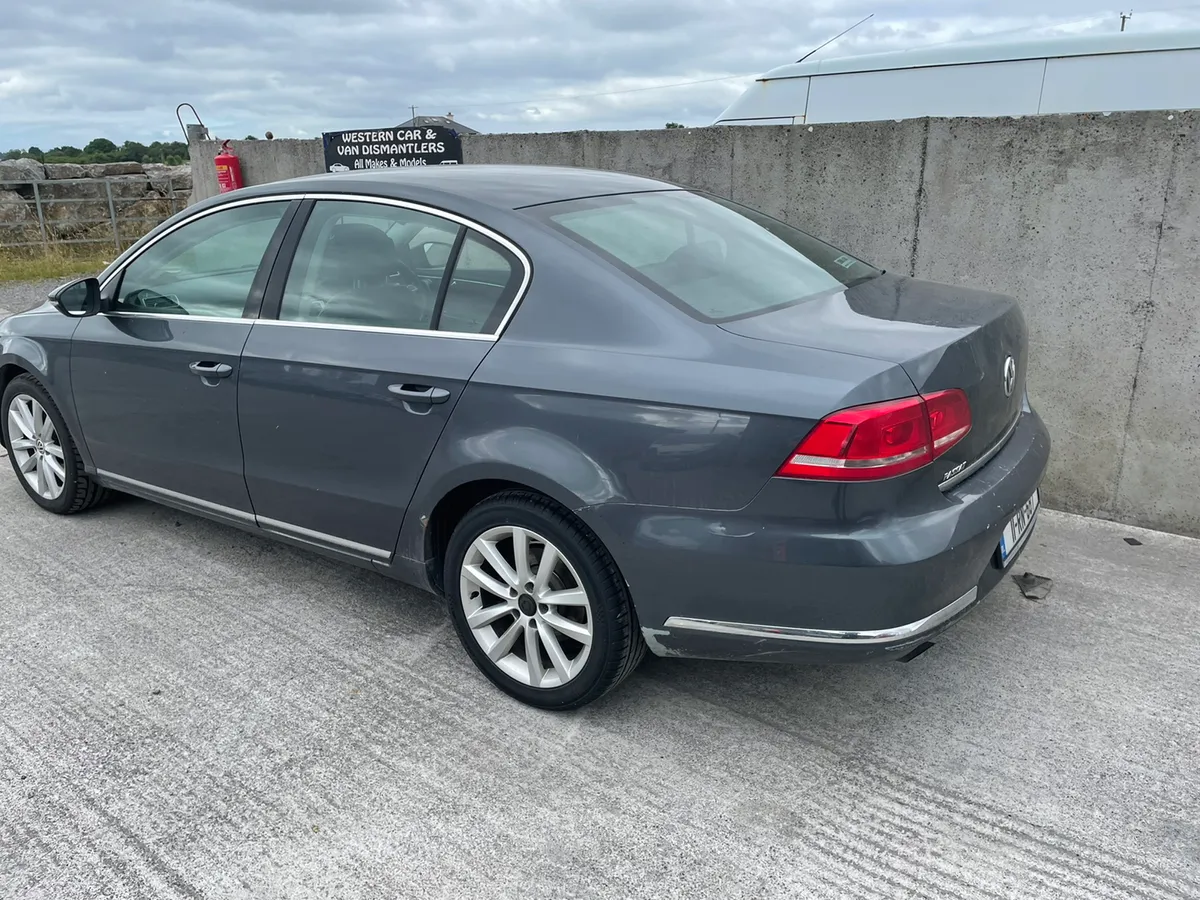 2011 vw Passat 1.6 tdi highline for dismantling - Image 3