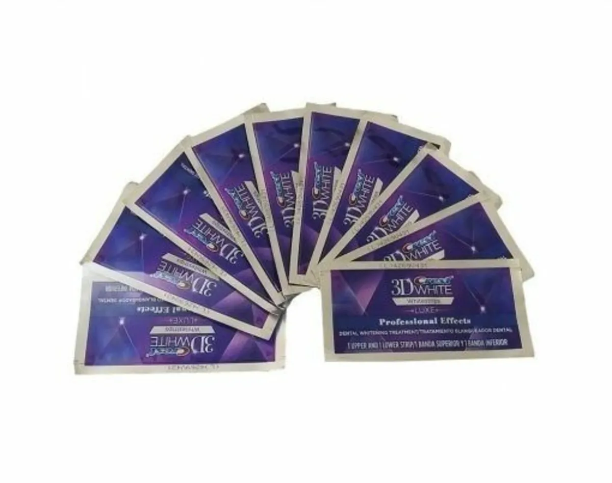 CREST 3D Luxe Professional Teeth White Strips LV18 - Image 1