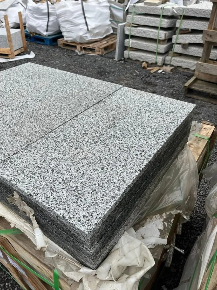 Dark Granite Paving - Image 2