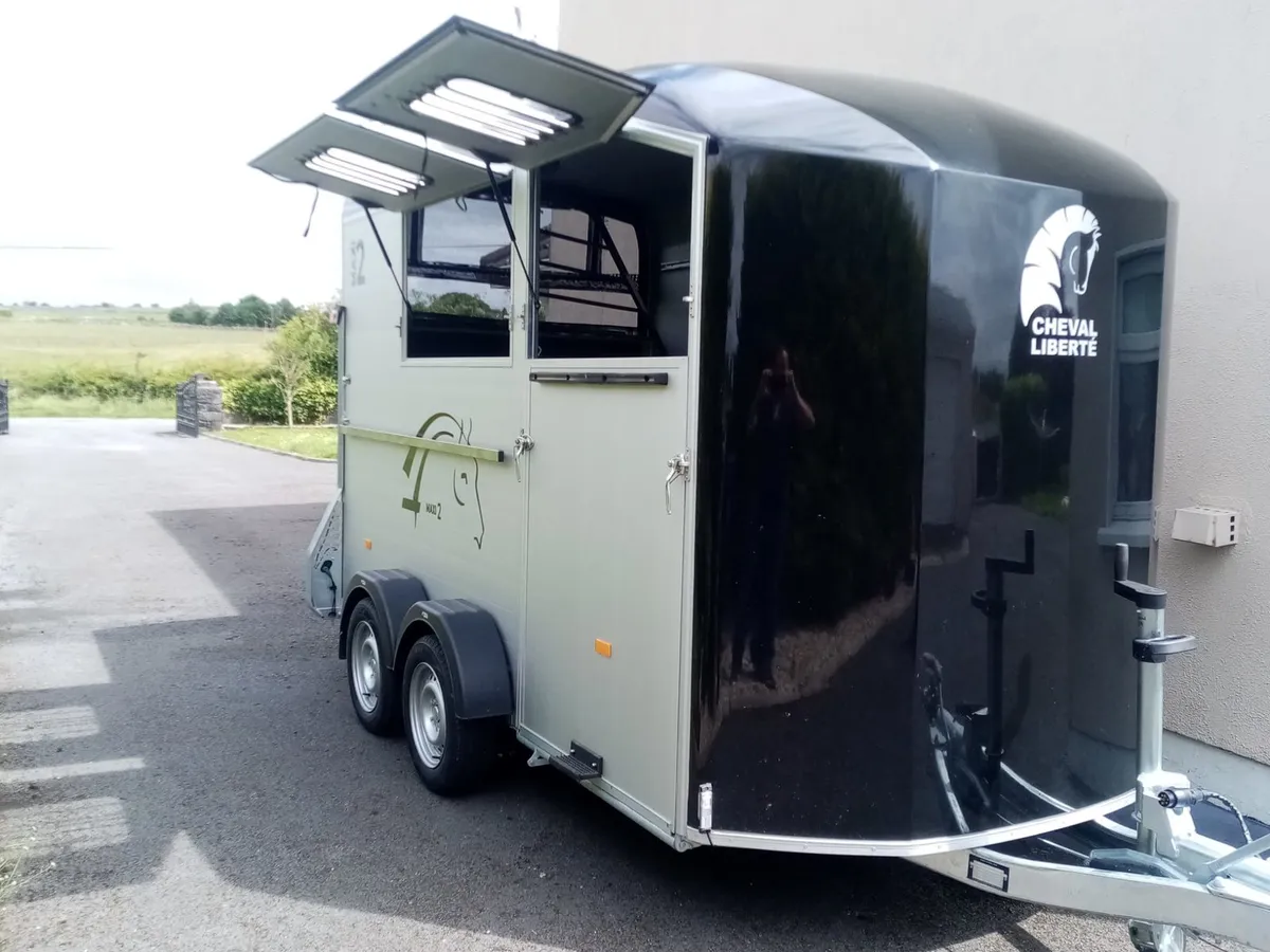 New cheval maxi 2 - Image 1