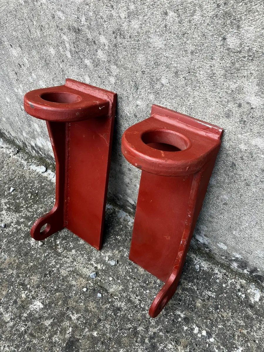 Manitou, Matbro (pin and cone)  Euro brackets