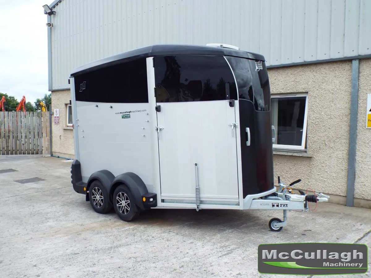 New Ifor Williams HBX511 Horsebox - Image 1