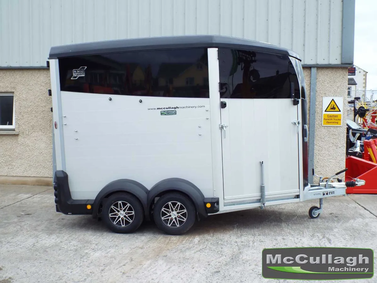 New Ifor Williams HBX511 Horsebox - Image 2