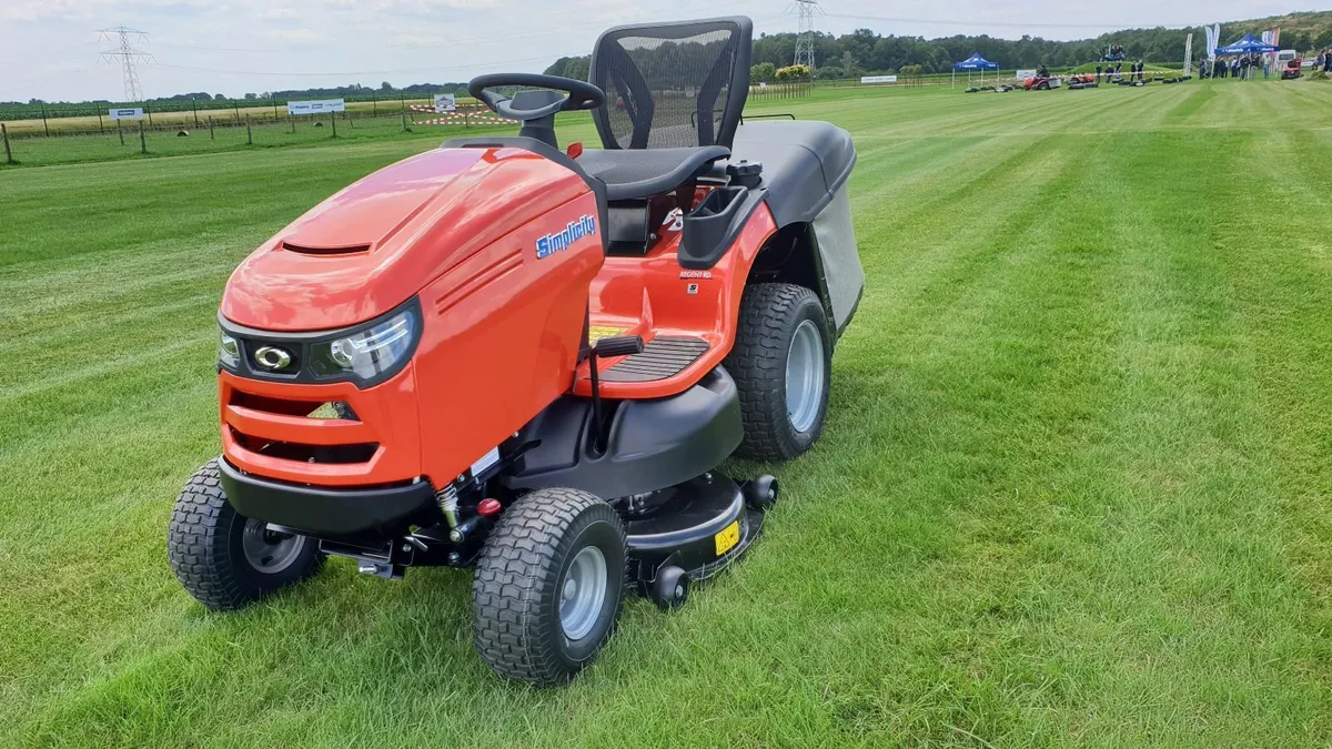 Simplicity Petrol Ride on Mowers - Image 3
