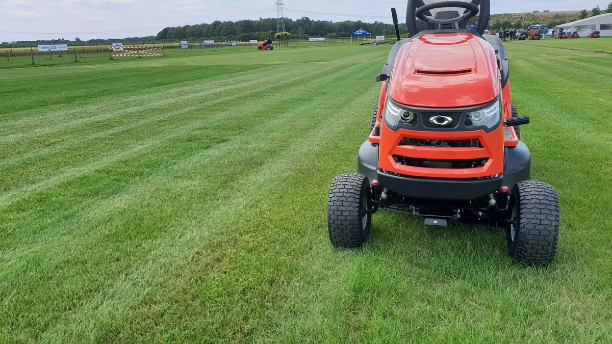 Simplicity Petrol Ride on Mowers - Image 4