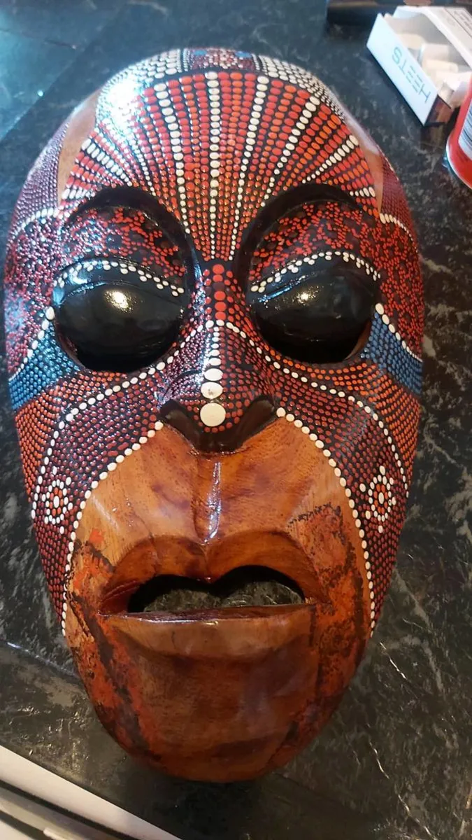 Signed wall mask - Image 2