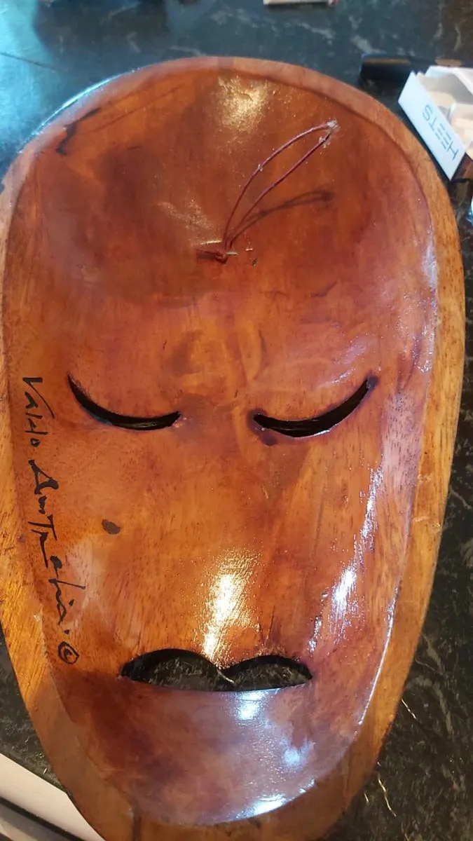 Signed wall mask - Image 3