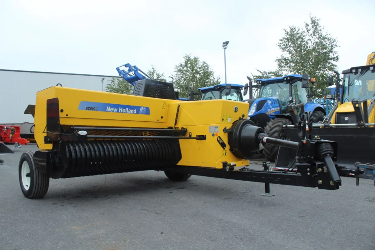 Newholland bc 570 - Image 1