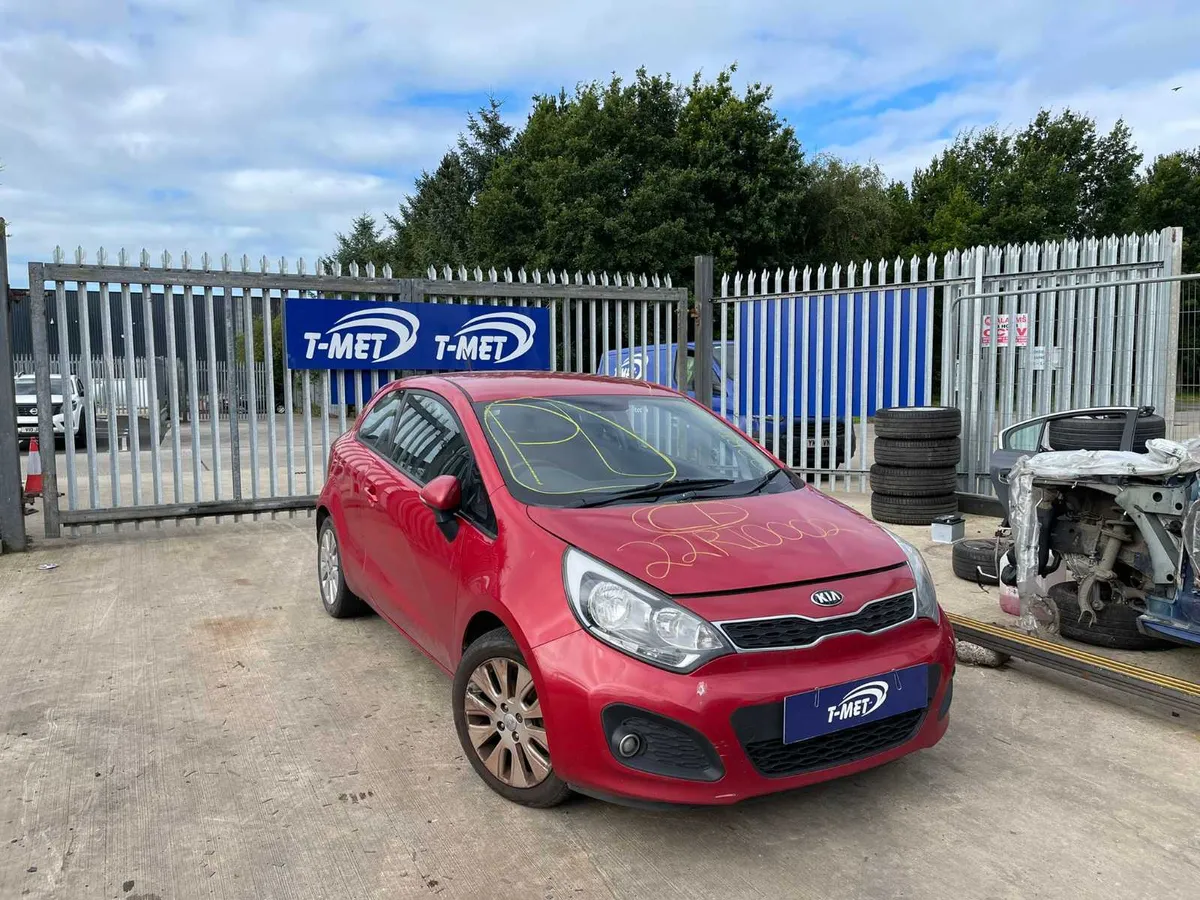 KIA RIO 2012 BREAKING FOR PARTS - Image 1