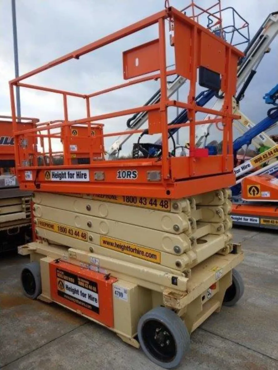 JLG 10 RS - 12 m Battery Scissor Lift