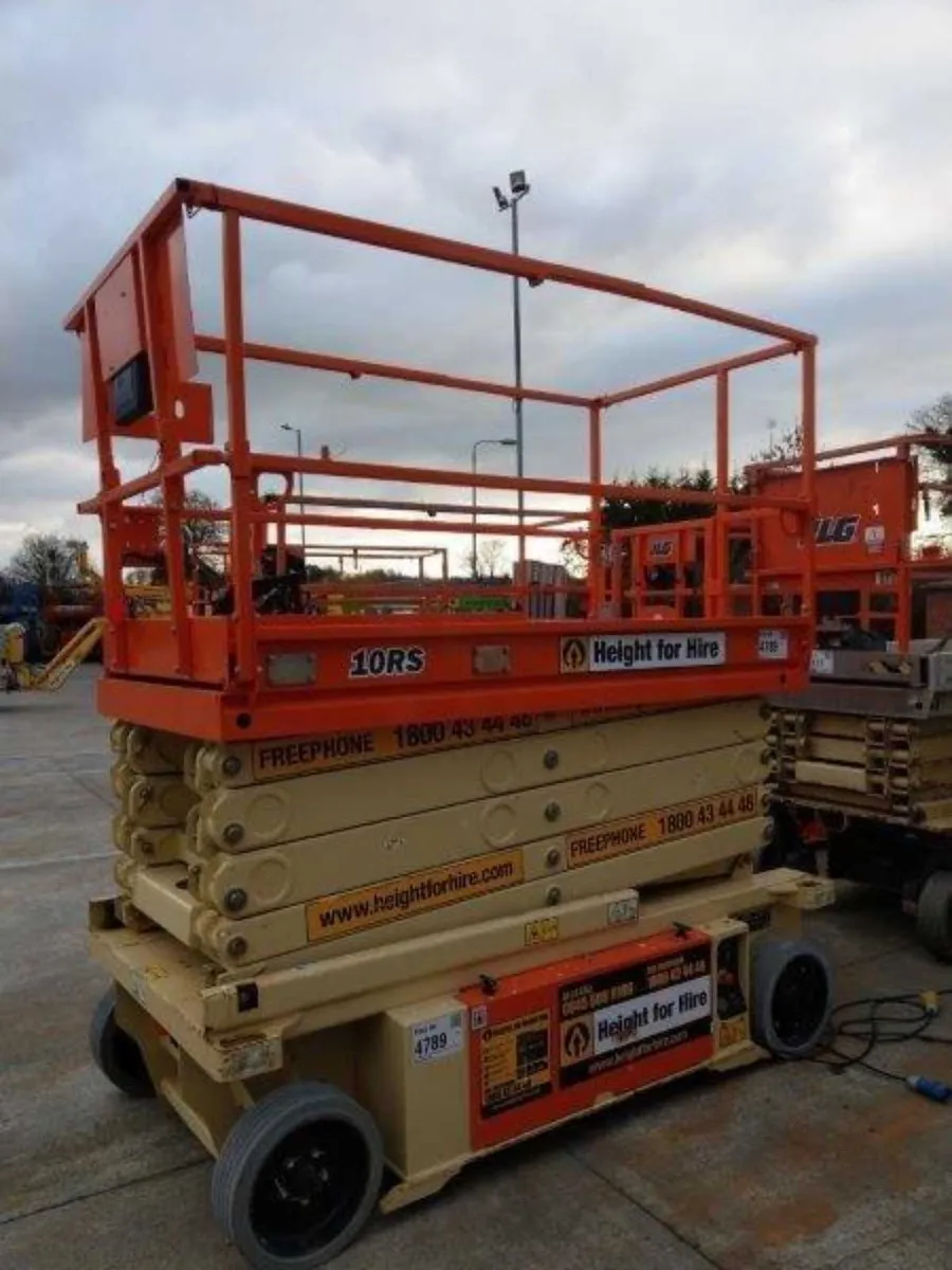 JLG 10 RS - 12 m Battery Scissor Lift - Image 2