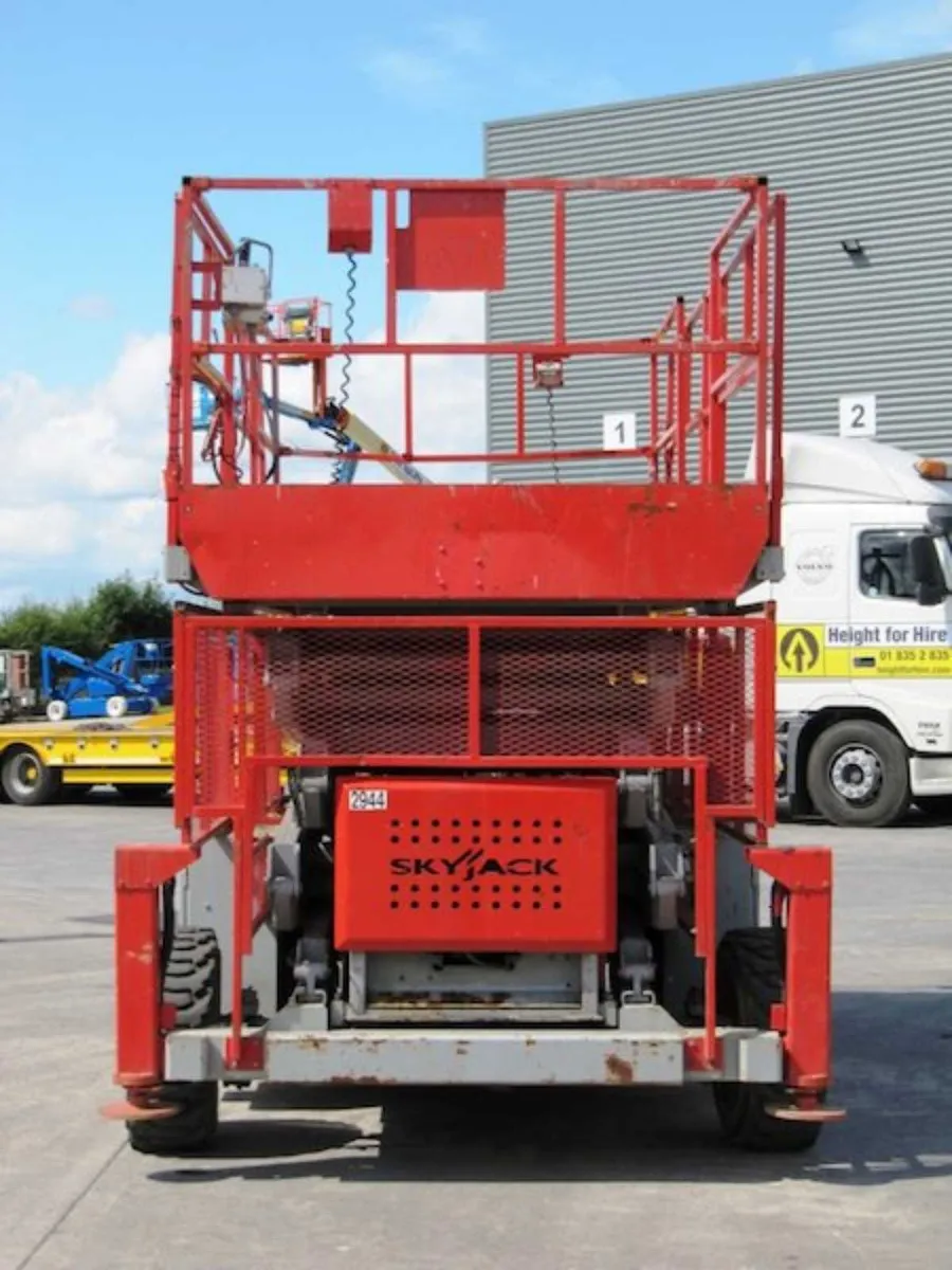 Skyjack SJ9250 RT - 17m Diesel Scissor Lift - Image 3