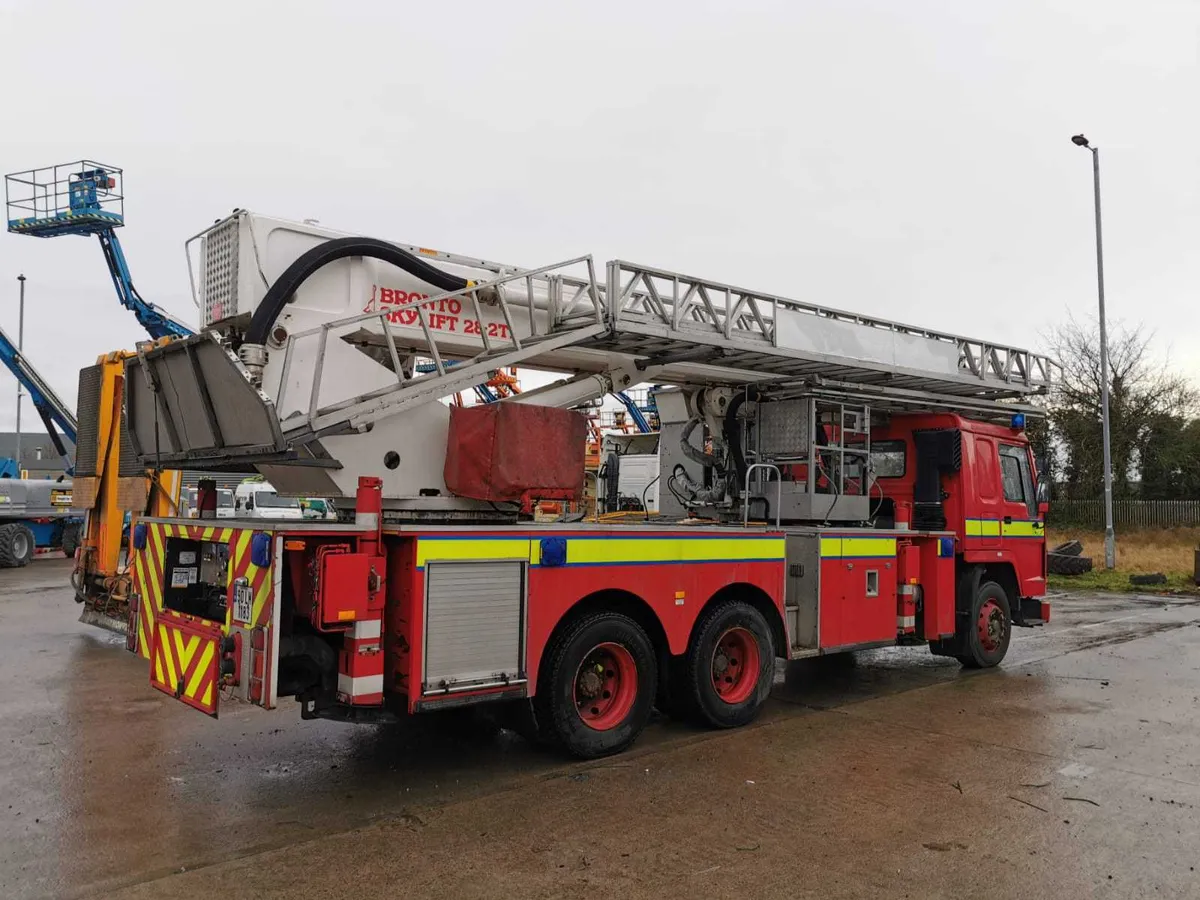 Bronto 28 2TI Truckmount on Volvo 1990 - Image 1