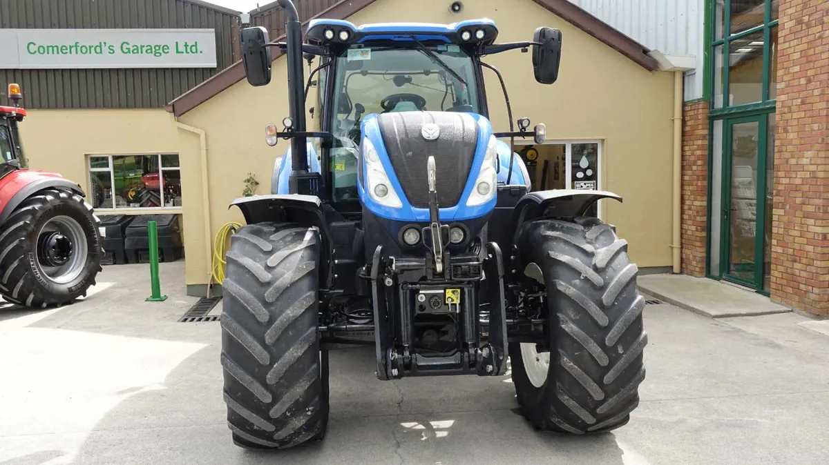 2017 New Holland T7230 - Image 2