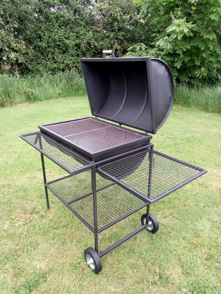 Barrell BBQ w/side shelf - Image 1