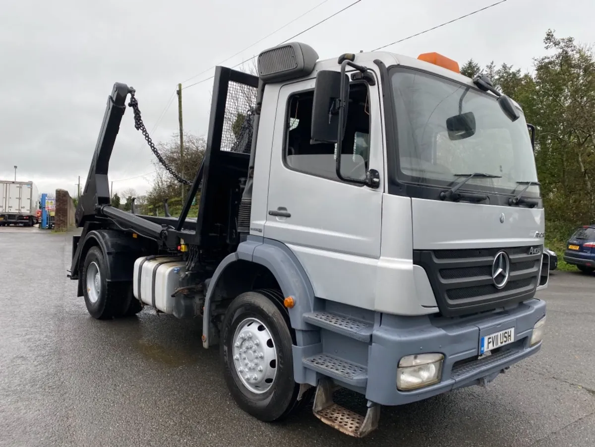 2011 Mercedes axor 18 ton skip loader - Image 3