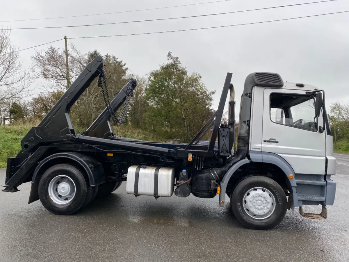 2011 Mercedes axor 18 ton skip loader - Image 4