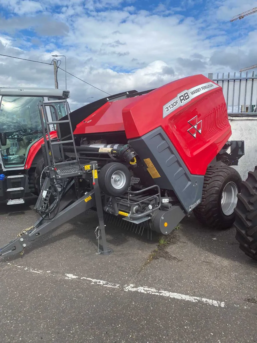 Massey Ferguson RB 3130 F Fixed Chamber Baler - Image 1