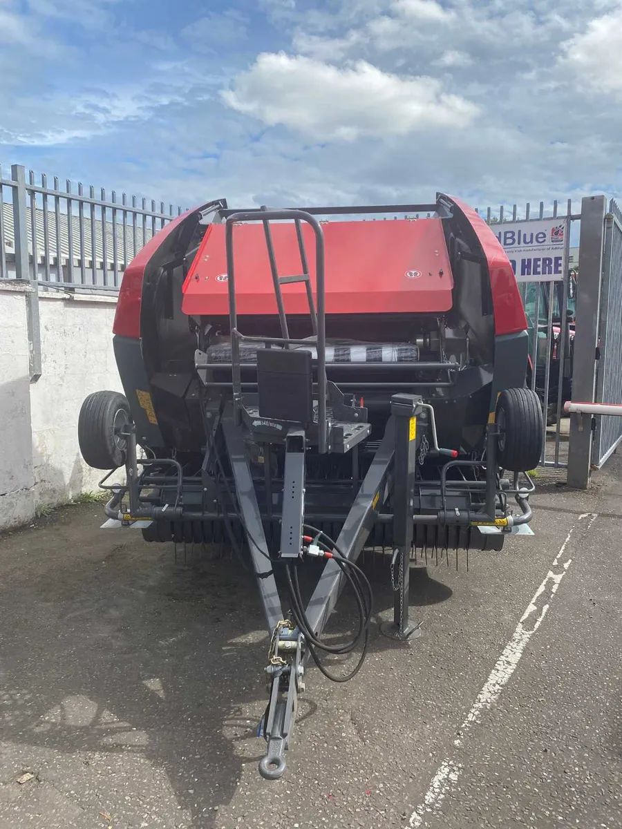 Massey Ferguson RB 3130 F Fixed Chamber Baler - Image 2