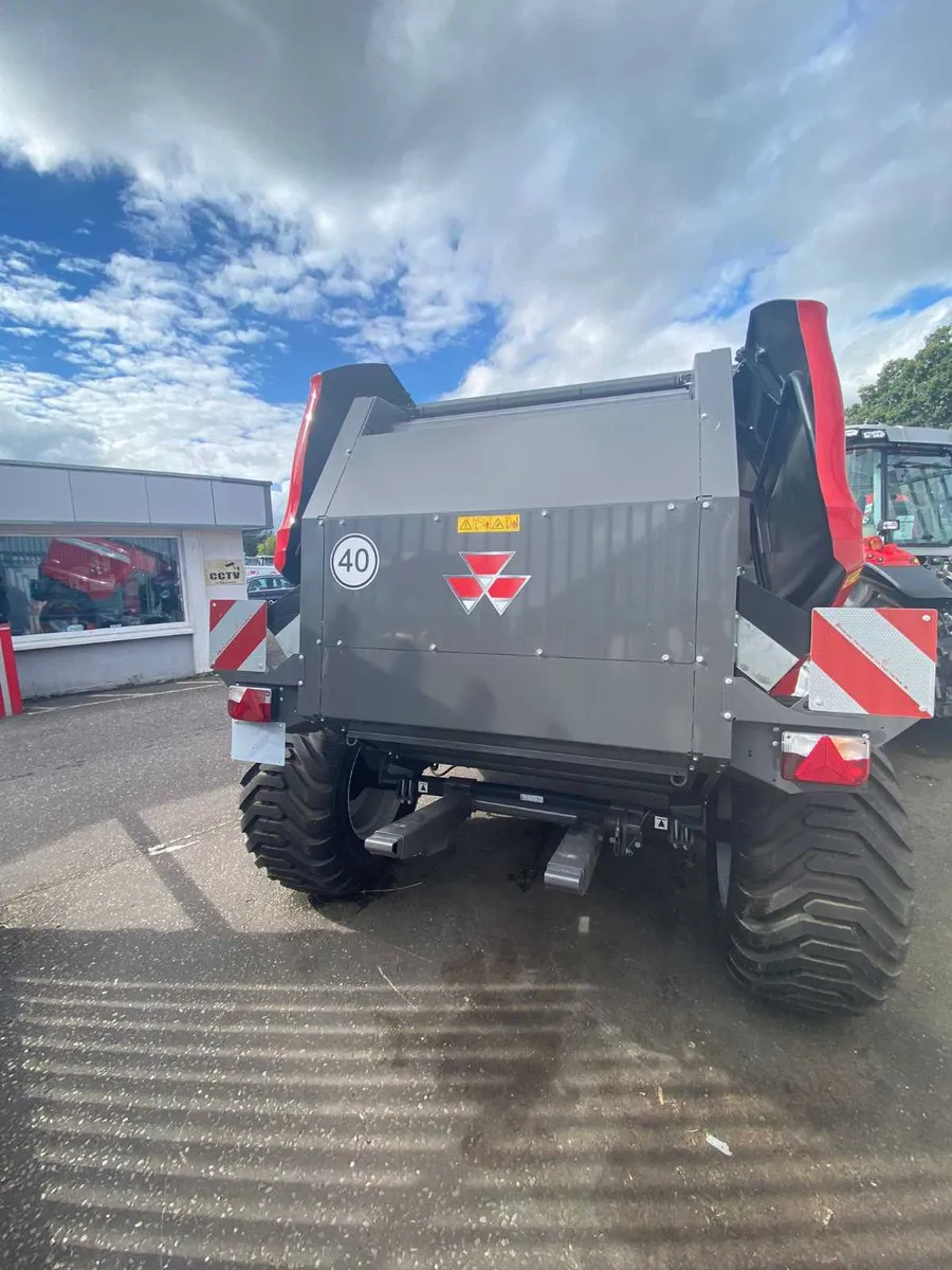 Massey Ferguson RB 3130 F Fixed Chamber Baler - Image 3