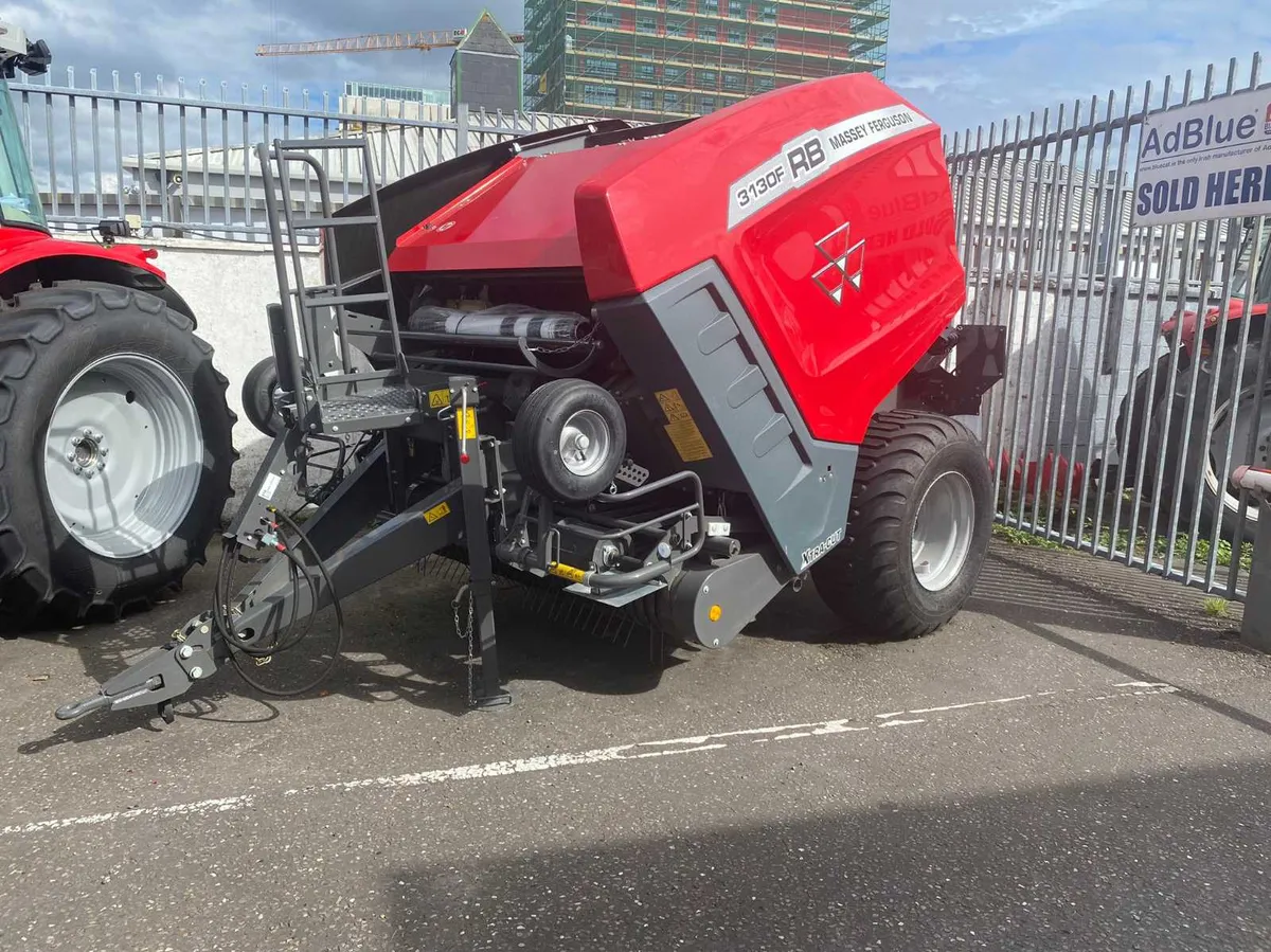 Massey Ferguson RB 3130 F Fixed Chamber Baler - Image 4