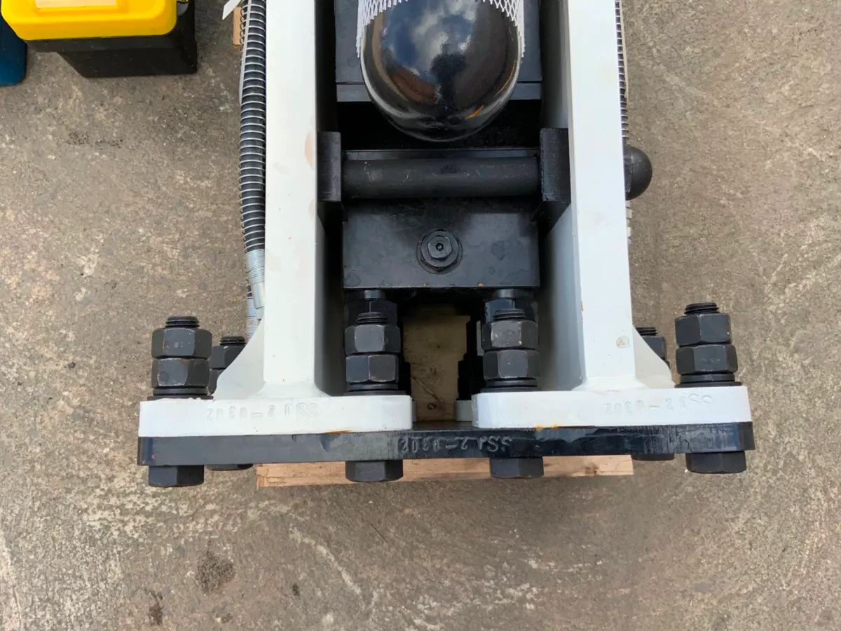 *** NEW ESSENTIAL EB30  HAMMER /  BREAKER 3/6 ton - Image 2