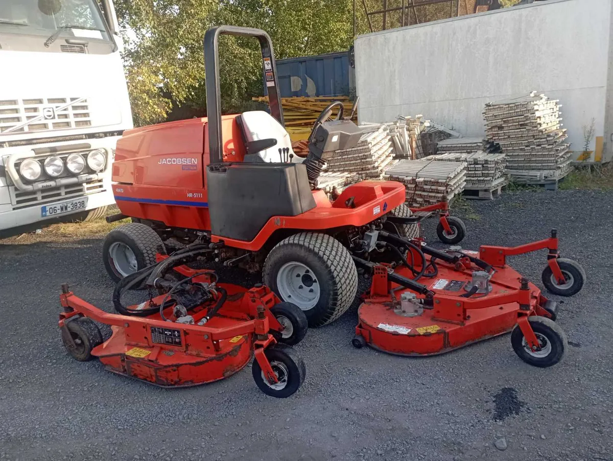 Jacobsen textron he-5111 4wd pitch mower - Image 1