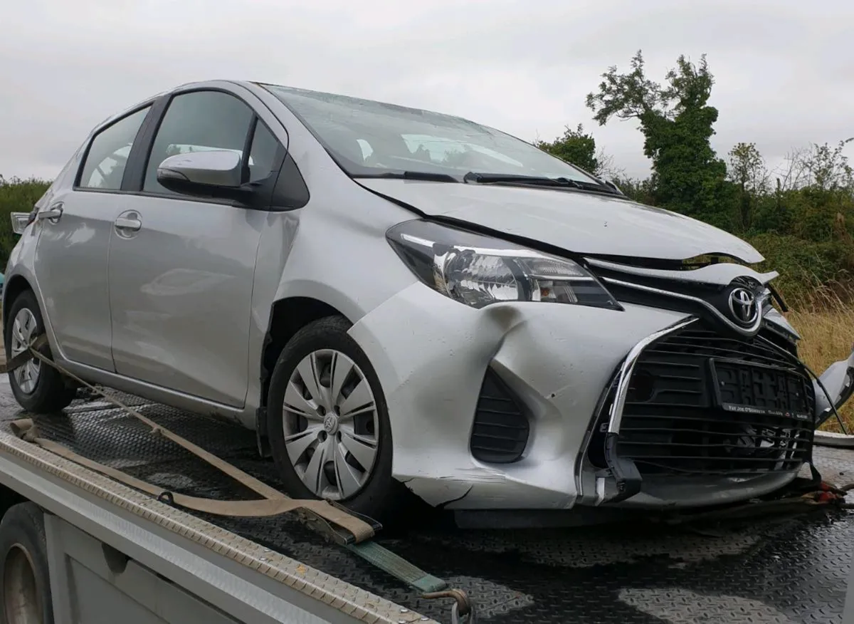 Breaking Toyota yaris 2015