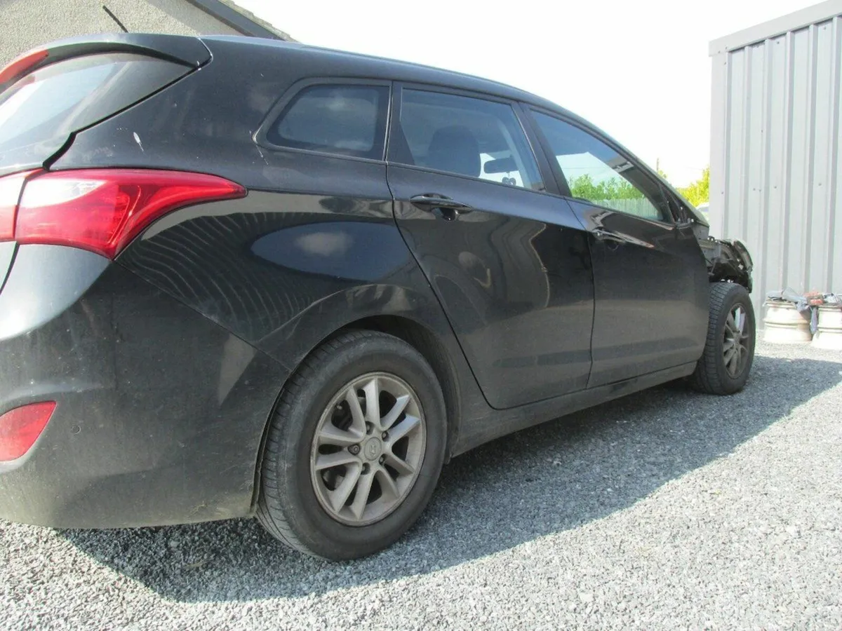 Hyundai i30's BREAKING HATCHBACK & ESTATE - Image 3