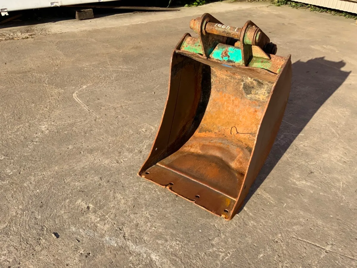 ***  24" DIGGING BUCKET.........45mm PINS ....4991 - Image 1