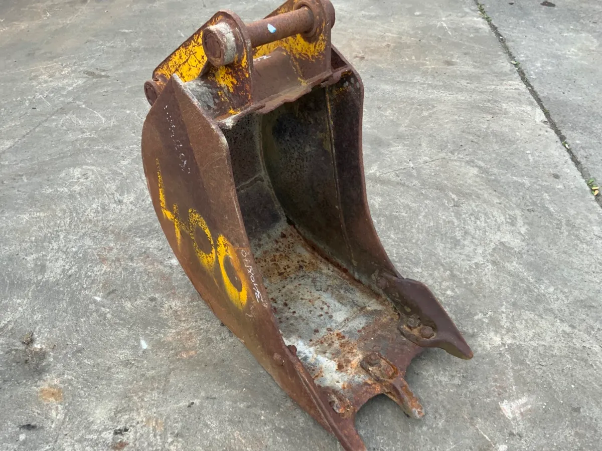 18" JCB 3cx DIGGING BUCKET....45mm PINS400 for sale in Co. Louth