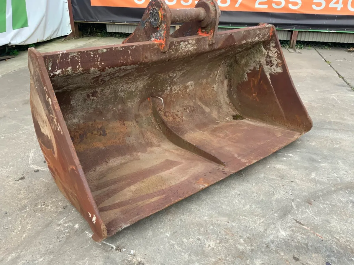 *** 72" GRADING BUCKET....80m PINS *** - Image 1