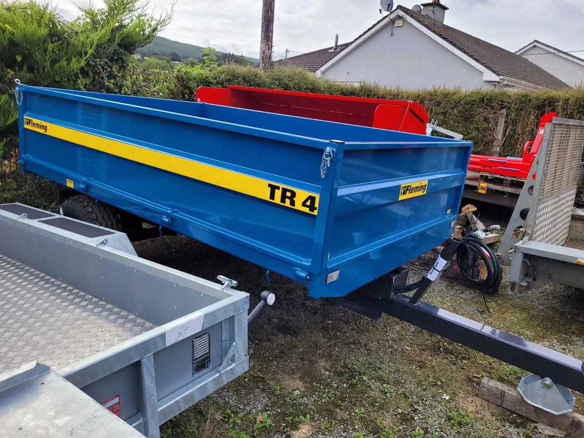 Tractor tipping trailers - Image 3