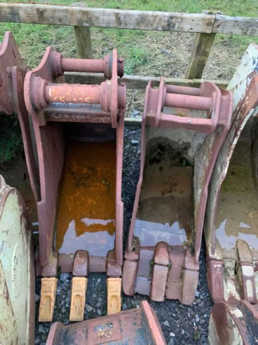 13 ton 24” and 18” buckets. - Image 3