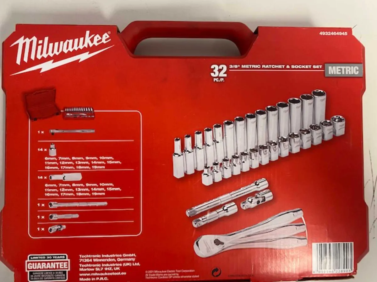 32 PCS 3/8 METRIC SOCKET AND RATCHET SET - Image 4