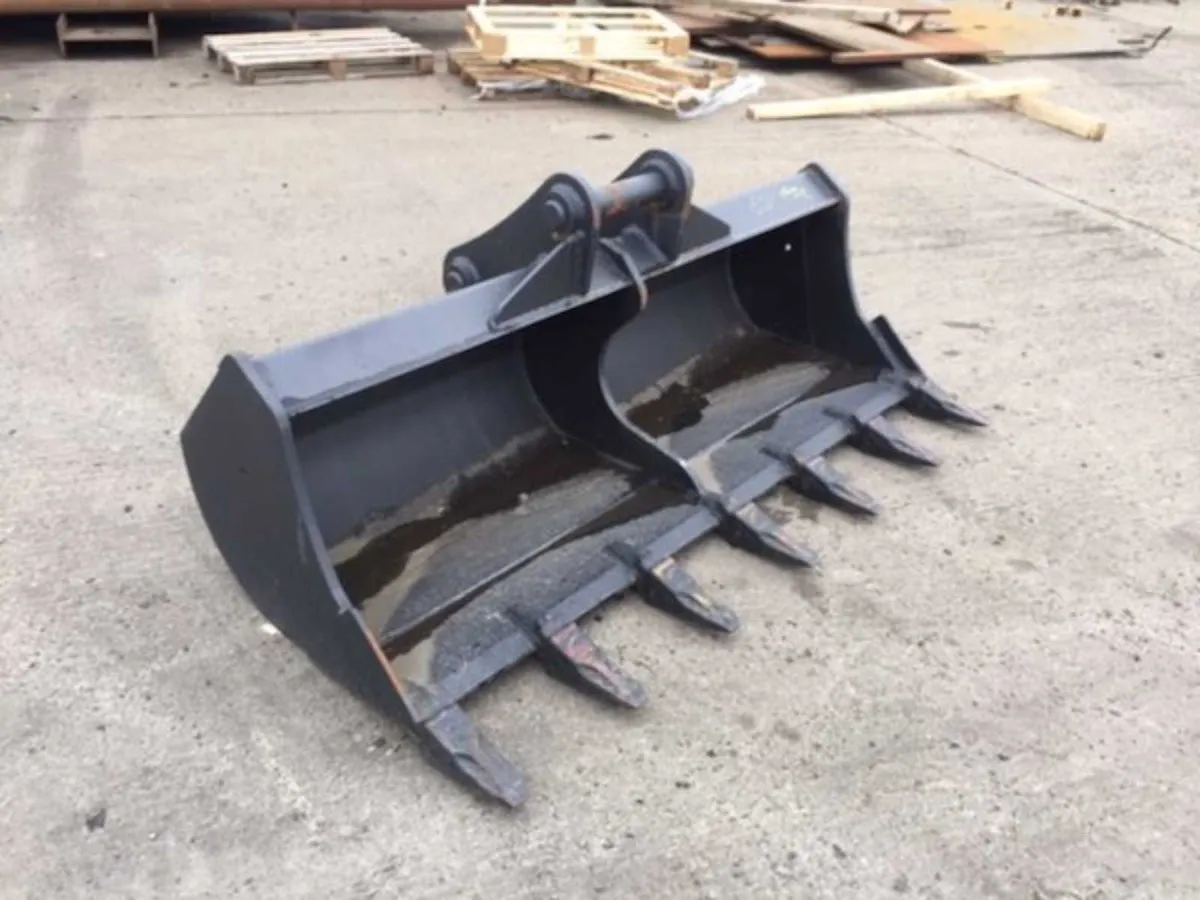 20T Sheugh/ Ditching/ Grading Bucket c/w teeth 6ft - Image 1