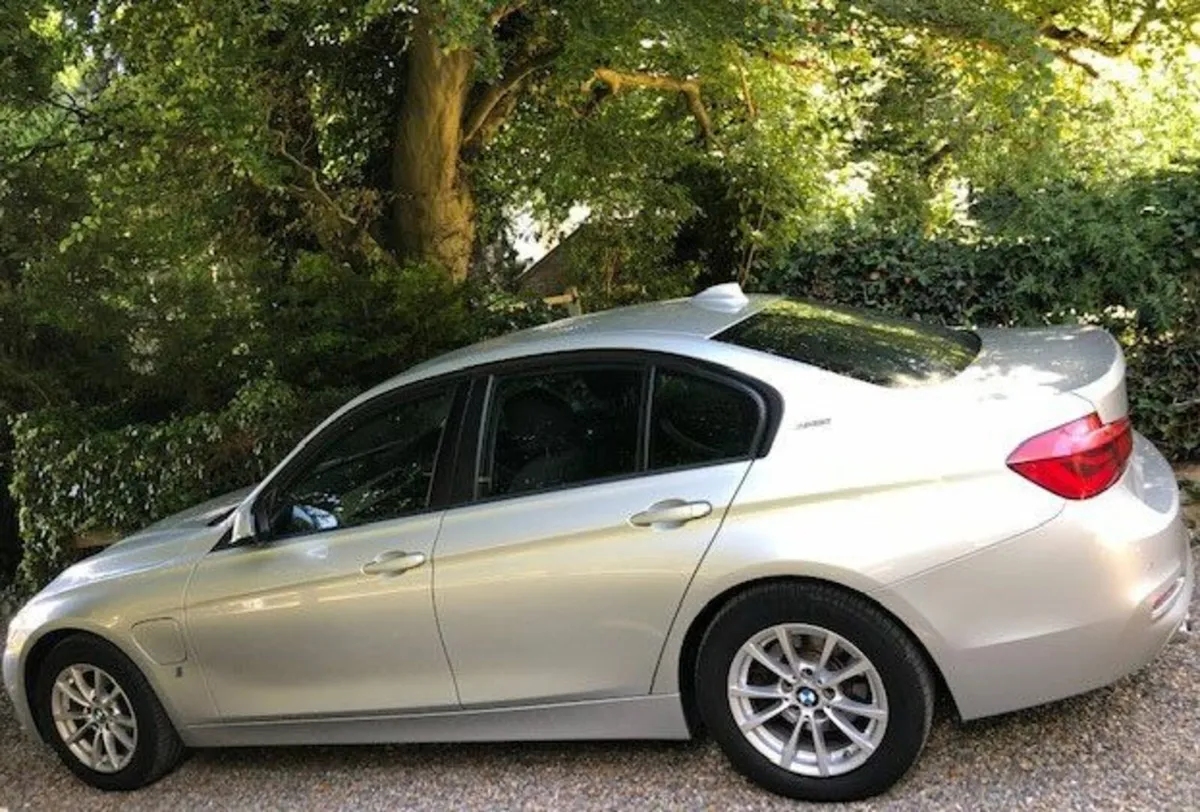 Dec17 (172) BMW 330e Auto PHEV Hybrid €170 Tx 4 Dr - Image 1