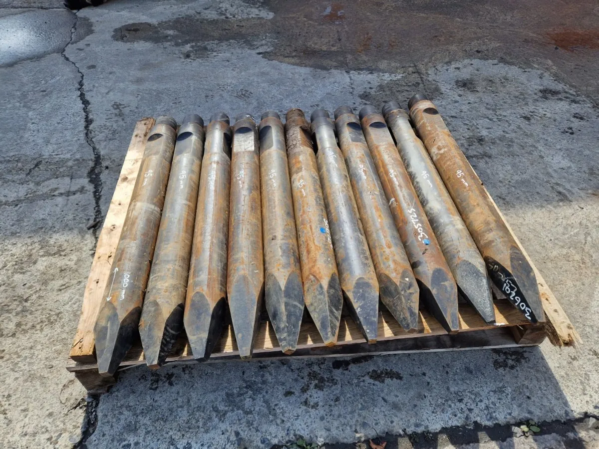 ** BRAND NEW CHISEL TO SUIT 13 TON BREAKER / HAMM - Image 1
