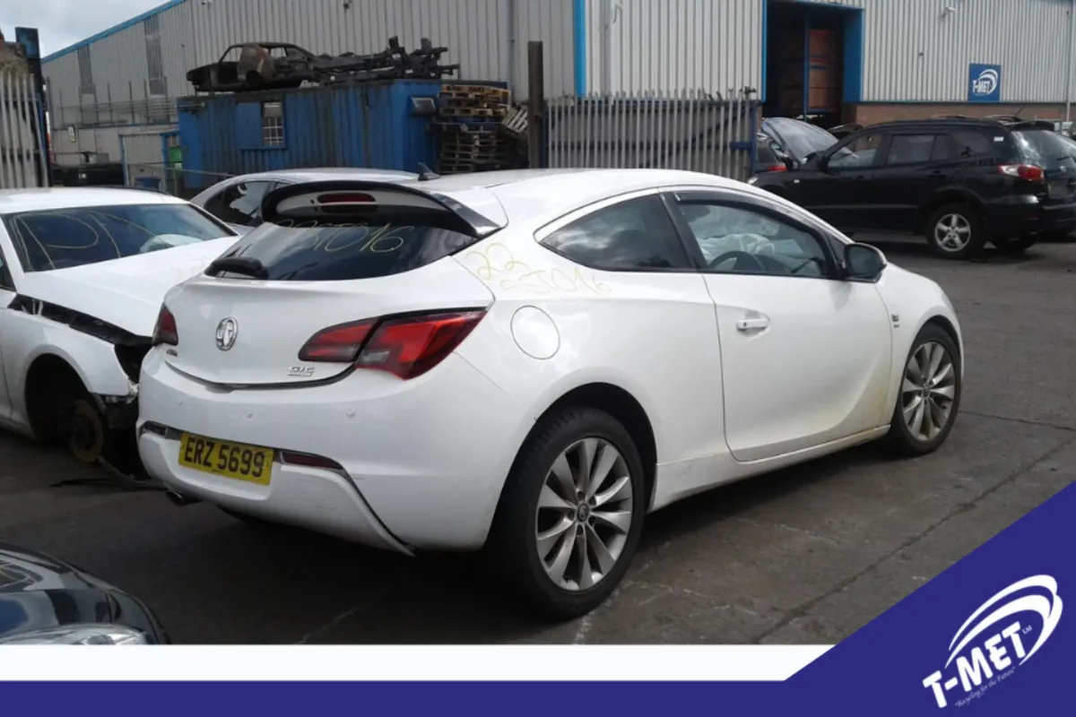 Vauxhall Astra, 2012 BREAKING FOR PARTS - Image 1