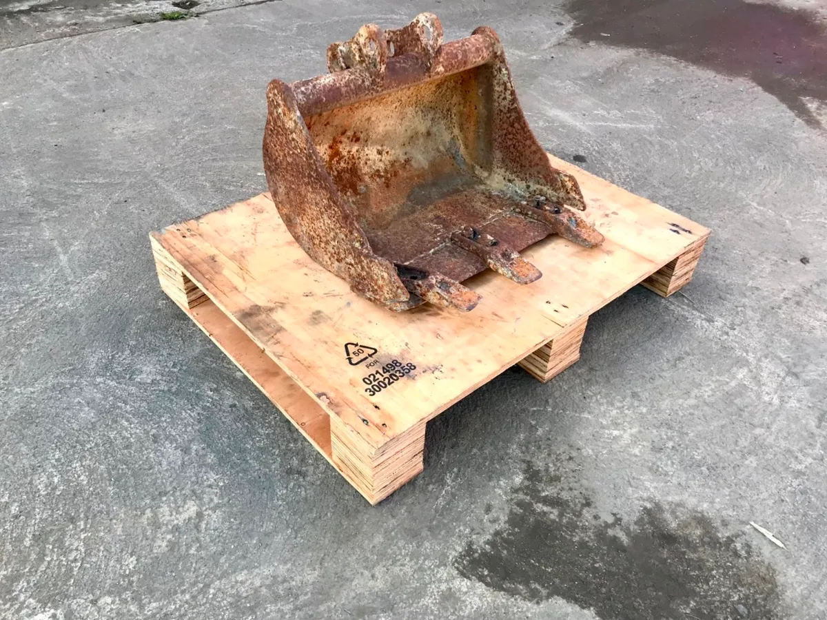 18" MINI DIGGER  BUCKET......25mm PINS ....4533/8 - Image 1