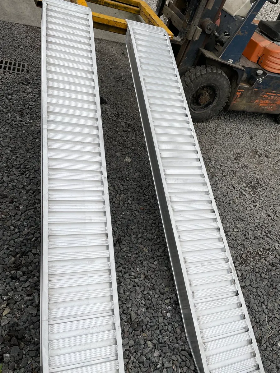 3 meter Aluminium Loading Ramps 3.7 ton capacity - Image 3