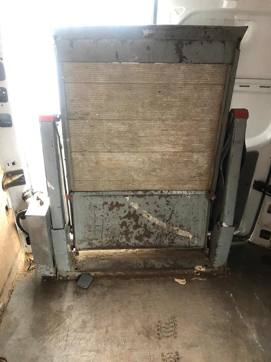 2012 Mercedes sprinter tail lift for sale €500 - Image 2