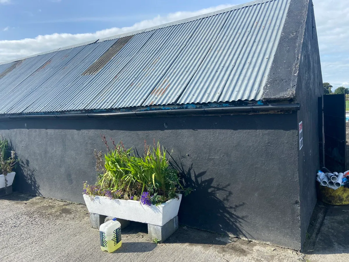 Farm sheds washed and painted - Image 2