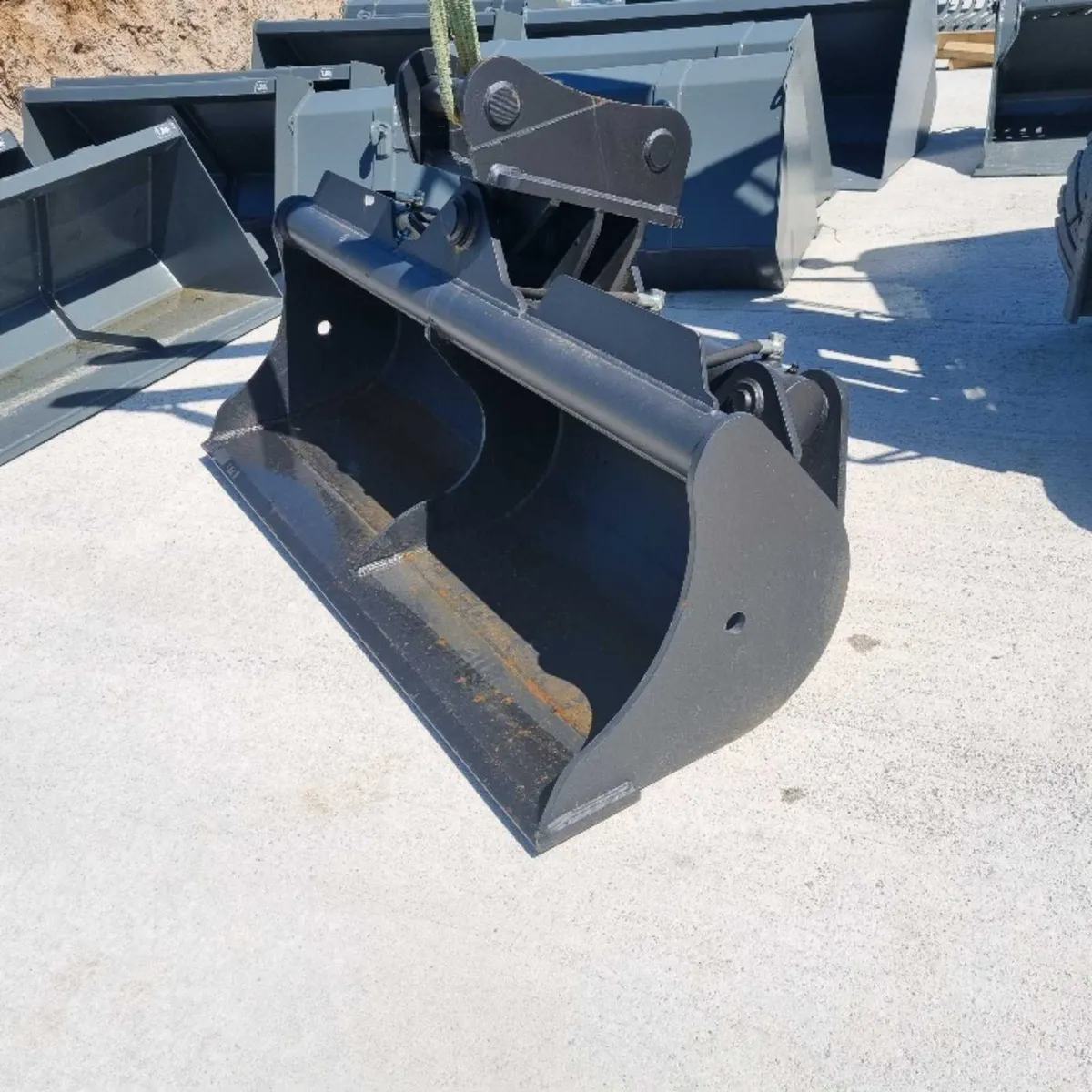 Tilt buckets 2-20 ton