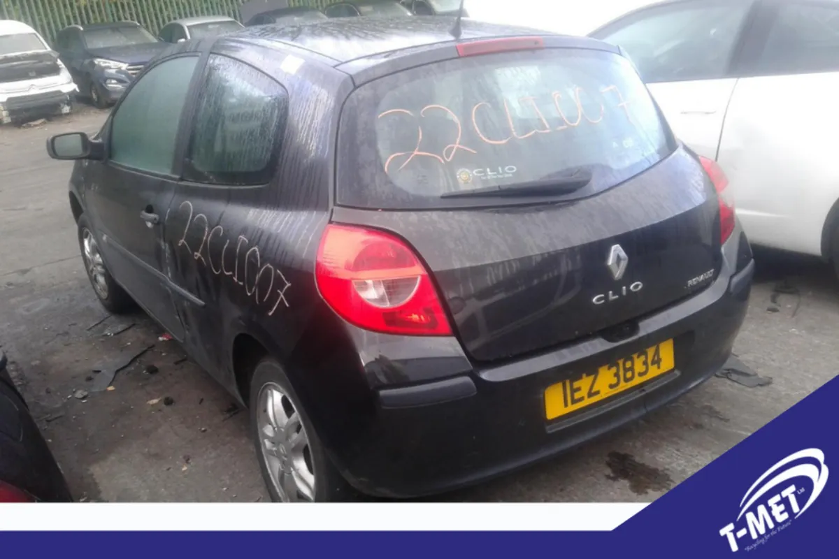 Renault Clio, 2006 BREAKING FOR PARTS - Image 1