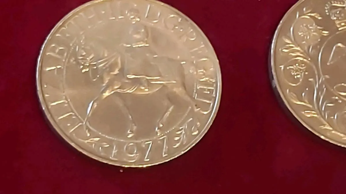 Queen Elizabeth II Silver Jubilee 1977 Commemorati - Image 1