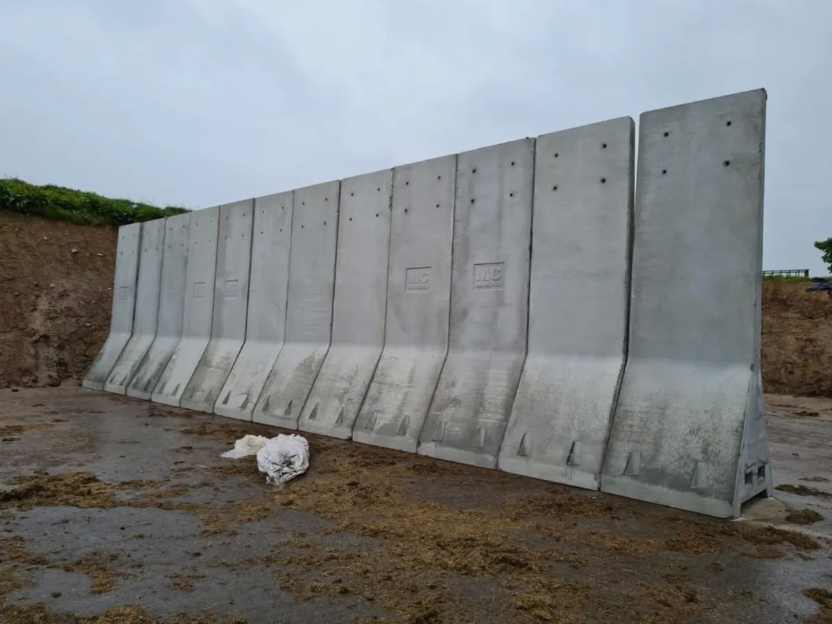 4 M High A Shape Bunker Walls - Image 3