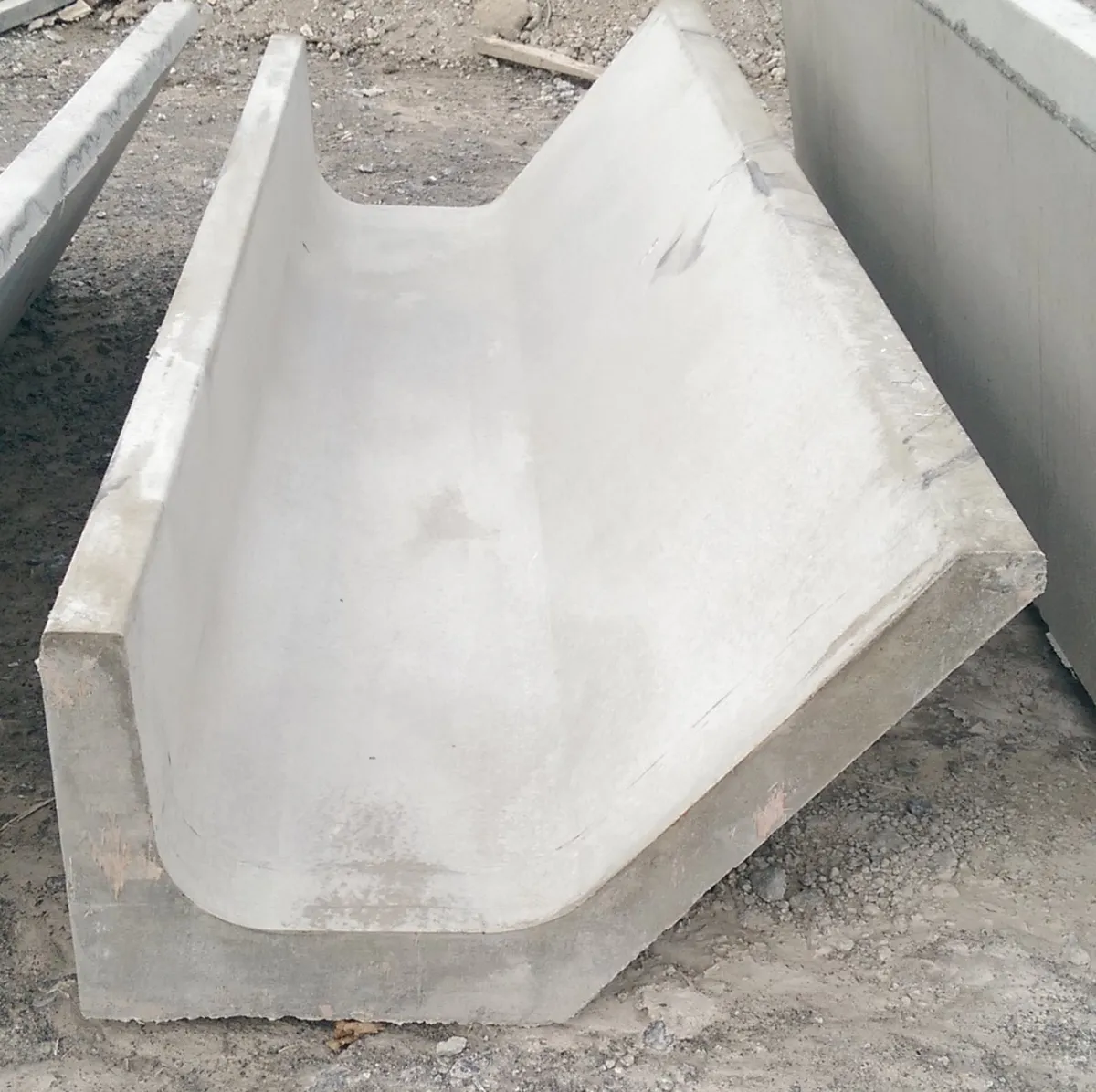 J  Shaped Feeding Barriers For Weanling Calves